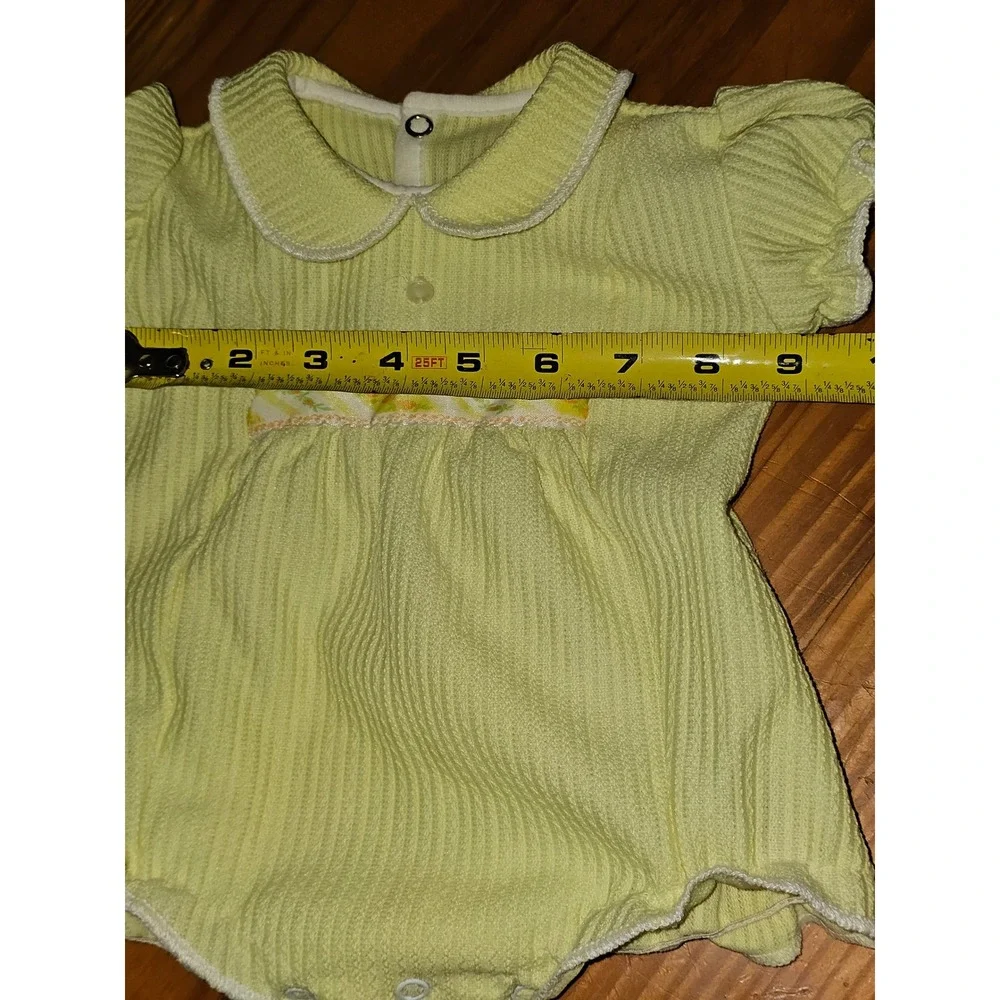 Vintage Baby Girls Onesie size 3-6 months.‎ No tags.